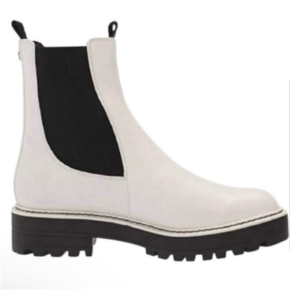 NWT- Sam Edelman Laguna White
Waterproof Leather Slip on Boot. Size: 8